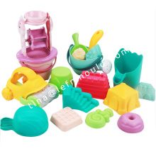 Moule à jouets en plastique à cavités multiples